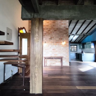 Casa Residencial com 270m², 2 quartos, 1 suíte, 2 garagens, no bairro Lagoa Da Conceição em Florianópolis