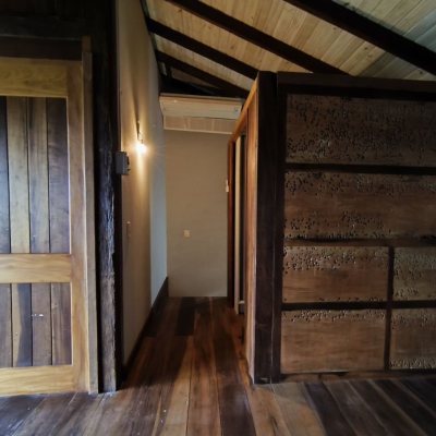 Casa Residencial com 270m², 2 quartos, 1 suíte, 2 garagens, no bairro Lagoa Da Conceição em Florianópolis