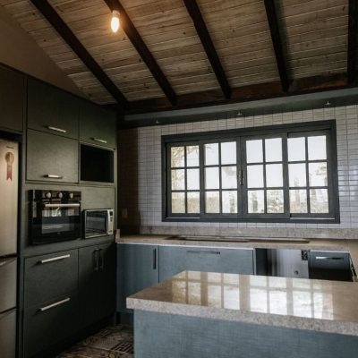 Casa Residencial com 270m², 2 quartos, 1 suíte, 2 garagens, no bairro Lagoa Da Conceição em Florianópolis