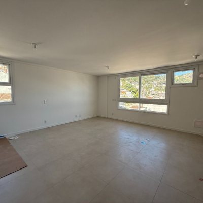 Studio Residencial com 30m², 1 quarto, 1 garagem, no bairro Centro em Florianópolis