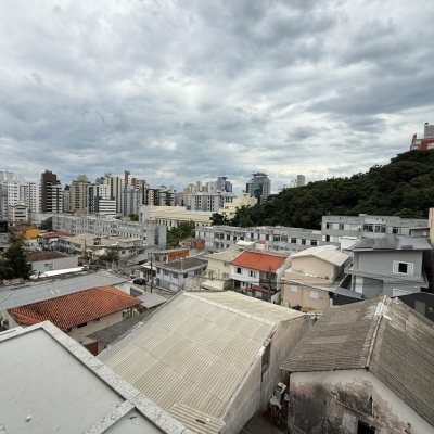Studio Residencial com 40m², 1 quarto, 1 garagem, no bairro Centro em Florianópolis