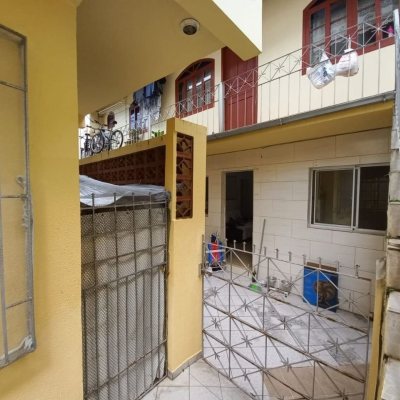 Casa Residencial com 98m², 12 quartos, 2 suítes, 1 garagem, no bairro Barreiros em São José
