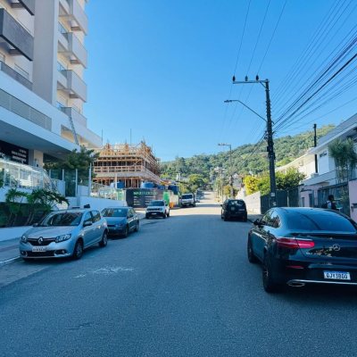 Loja com 54m², no bairro Pantanal em Florianópolis