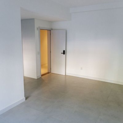 Apartamentos com 67m², 2 quartos, 1 suíte, 1 garagem, no bairro Centro em Florianópolis