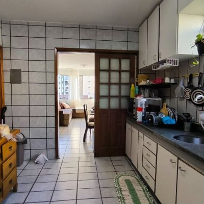 Apartamentos com 78m², 3 quartos, 1 suíte, 1 garagem, no bairro Estreito em Florianópolis