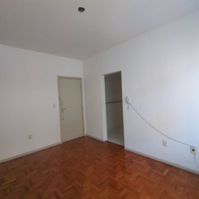 Apartamentos com 45m², 1 quarto, no bairro Centro em Florianópolis