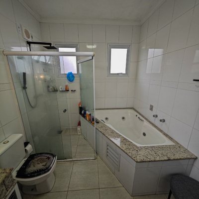 Casa em Condomínio com 298m², 4 quartos, 2 suítes, 2 garagens, no bairro Córrego Grande em Florianópolis