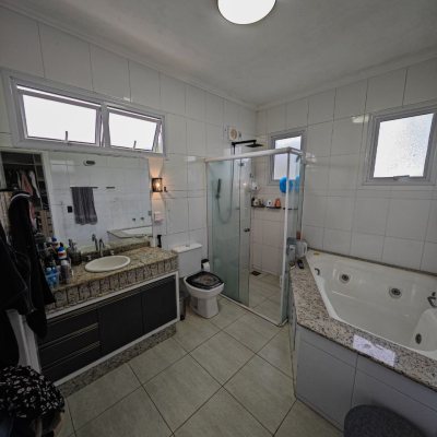Casa em Condomínio com 298m², 4 quartos, 2 suítes, 2 garagens, no bairro Córrego Grande em Florianópolis