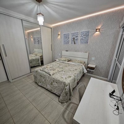 Casa em Condomínio com 298m², 4 quartos, 2 suítes, 2 garagens, no bairro Córrego Grande em Florianópolis