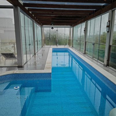 Casa em Condomínio com 298m², 4 quartos, 2 suítes, 2 garagens, no bairro Córrego Grande em Florianópolis