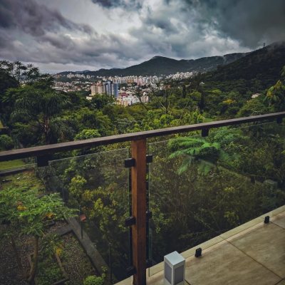 Casa em Condomínio com 298m², 4 quartos, 2 suítes, 2 garagens, no bairro Córrego Grande em Florianópolis