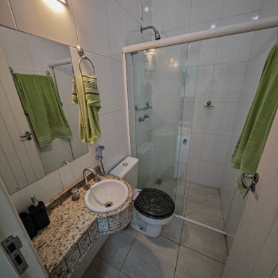 Casa em Condomínio com 298m², 4 quartos, 2 suítes, 2 garagens, no bairro Córrego Grande em Florianópolis