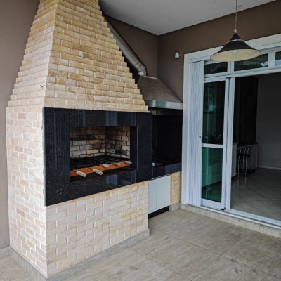 Casa em Condomínio com 298m², 4 quartos, 2 suítes, 2 garagens, no bairro Córrego Grande em Florianópolis