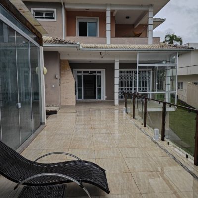 Casa em Condomínio com 298m², 4 quartos, 2 suítes, 2 garagens, no bairro Córrego Grande em Florianópolis