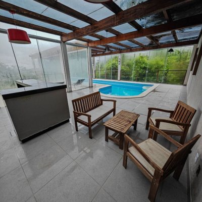 Casa em Condomínio com 298m², 4 quartos, 2 suítes, 2 garagens, no bairro Córrego Grande em Florianópolis