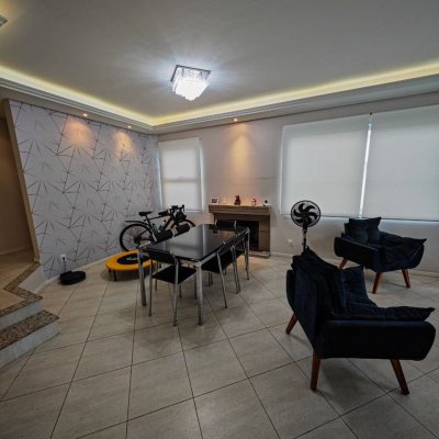 Casa em Condomínio com 298m², 4 quartos, 2 suítes, 2 garagens, no bairro Córrego Grande em Florianópolis