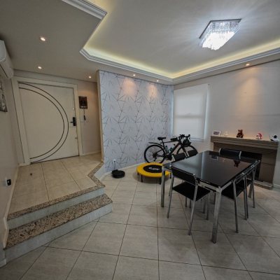 Casa em Condomínio com 298m², 4 quartos, 2 suítes, 2 garagens, no bairro Córrego Grande em Florianópolis