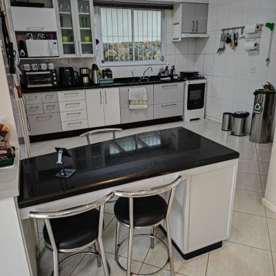 Casa em Condomínio com 298m², 4 quartos, 2 suítes, 2 garagens, no bairro Córrego Grande em Florianópolis