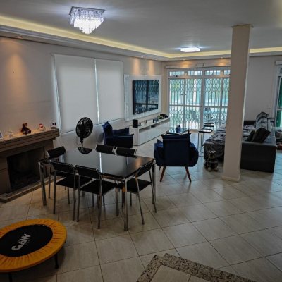 Casa em Condomínio com 298m², 4 quartos, 2 suítes, 2 garagens, no bairro Córrego Grande em Florianópolis
