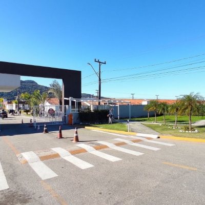 Casa em Condomínio com 74m², 3 quartos, 2 garagens, no bairro Bela Vista em Palhoça