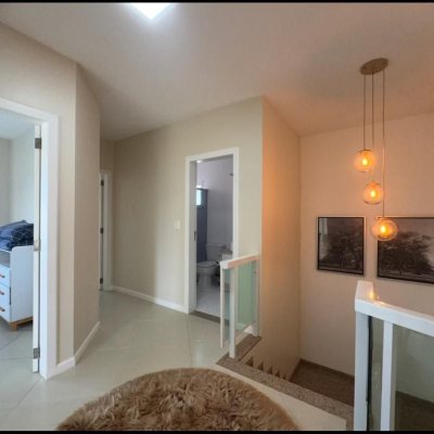 Casa Residencial com 250m², 4 quartos, 2 suítes, 4 garagens, no bairro Campeche em Florianópolis