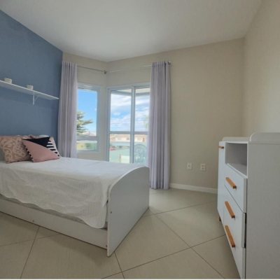 Casa Residencial com 250m², 4 quartos, 2 suítes, 4 garagens, no bairro Campeche em Florianópolis