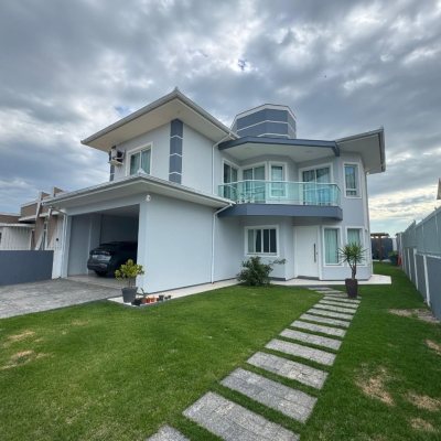 Casa Residencial com 250m², 4 quartos, 2 suítes, 4 garagens, no bairro Campeche em Florianópolis