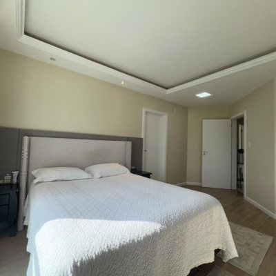 Casa Residencial com 250m², 4 quartos, 2 suítes, 4 garagens, no bairro Campeche em Florianópolis