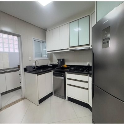 Casa Residencial com 250m², 4 quartos, 2 suítes, 4 garagens, no bairro Campeche em Florianópolis