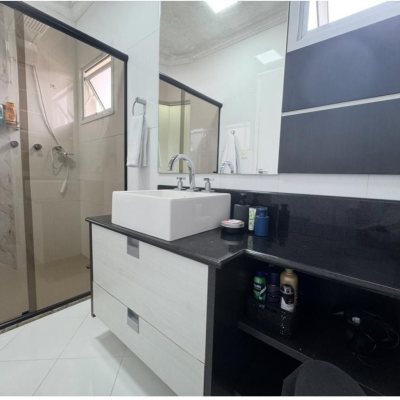 Casa Residencial com 250m², 4 quartos, 2 suítes, 4 garagens, no bairro Campeche em Florianópolis