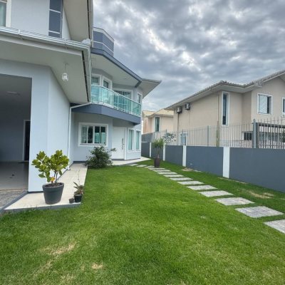 Casa Residencial com 250m², 4 quartos, 2 suítes, 4 garagens, no bairro Campeche em Florianópolis