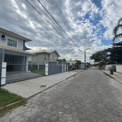 Casa Residencial com 250m², 4 quartos, 2 suítes, 4 garagens, no bairro Campeche em Florianópolis