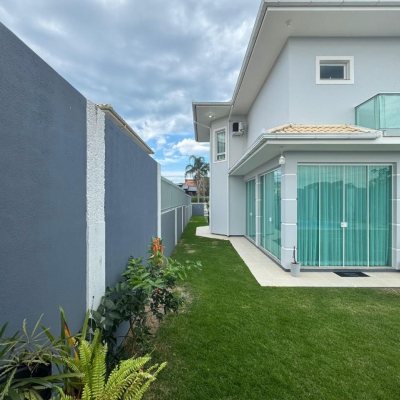 Casa Residencial com 250m², 4 quartos, 2 suítes, 4 garagens, no bairro Campeche em Florianópolis