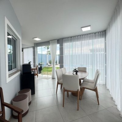 Casa Residencial com 250m², 4 quartos, 2 suítes, 4 garagens, no bairro Campeche em Florianópolis