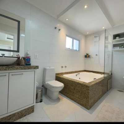 Casa Residencial com 250m², 4 quartos, 2 suítes, 4 garagens, no bairro Campeche em Florianópolis