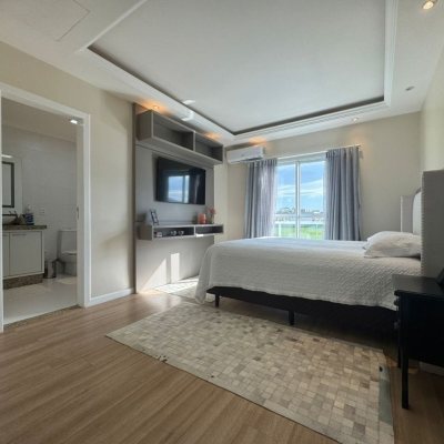 Casa Residencial com 250m², 4 quartos, 2 suítes, 4 garagens, no bairro Campeche em Florianópolis