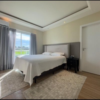 Casa Residencial com 250m², 4 quartos, 2 suítes, 4 garagens, no bairro Campeche em Florianópolis