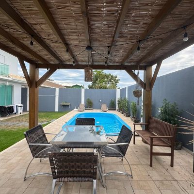 Casa Residencial com 250m², 4 quartos, 2 suítes, 4 garagens, no bairro Campeche em Florianópolis