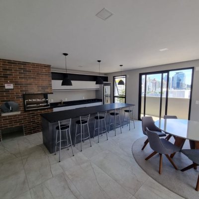 Apartamentos com 39m², 1 quarto, 1 garagem, no bairro Centro em Florianópolis