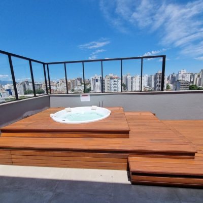 Apartamentos com 39m², 1 quarto, 1 garagem, no bairro Centro em Florianópolis