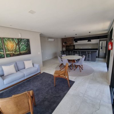 Apartamentos com 39m², 1 quarto, 1 garagem, no bairro Centro em Florianópolis