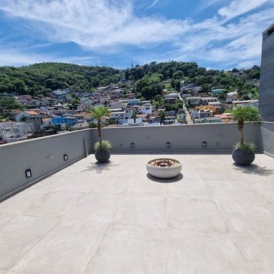 Apartamentos com 39m², 1 quarto, 1 garagem, no bairro Centro em Florianópolis