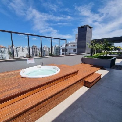 Apartamentos com 39m², 1 quarto, 1 garagem, no bairro Centro em Florianópolis