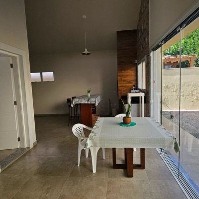 Casa em Condomínio com 158m², 3 quartos, 1 suíte, 2 garagens, no bairro Vargem Grande em Florianópolis