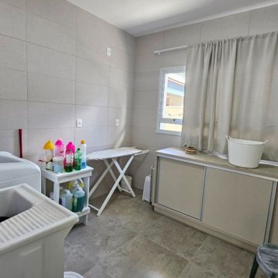 Casa em Condomínio com 158m², 3 quartos, 1 suíte, 2 garagens, no bairro Vargem Grande em Florianópolis