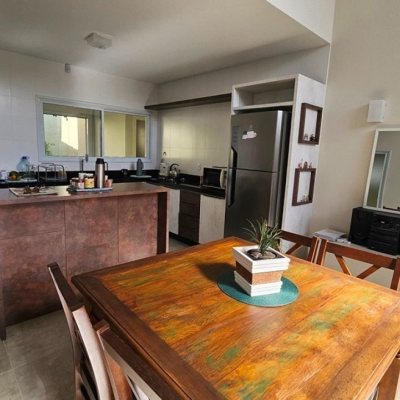 Casa em Condomínio com 158m², 3 quartos, 1 suíte, 2 garagens, no bairro Vargem Grande em Florianópolis