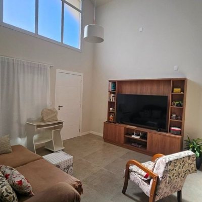 Casa em Condomínio com 158m², 3 quartos, 1 suíte, 2 garagens, no bairro Vargem Grande em Florianópolis