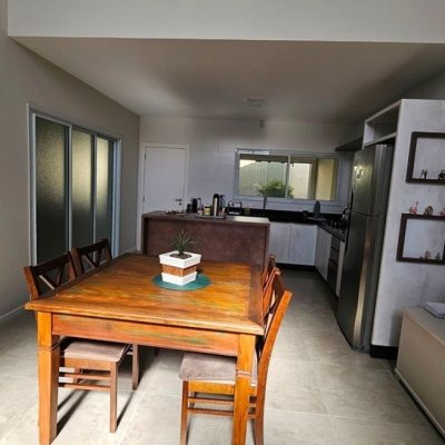 Casa em Condomínio com 158m², 3 quartos, 1 suíte, 2 garagens, no bairro Vargem Grande em Florianópolis