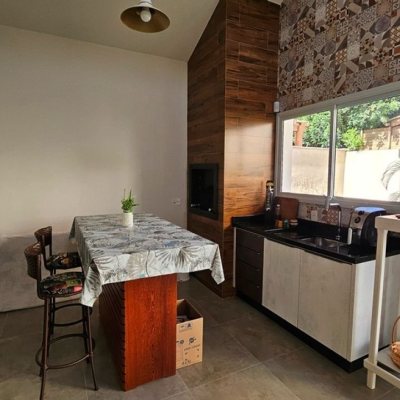 Casa em Condomínio com 158m², 3 quartos, 1 suíte, 2 garagens, no bairro Vargem Grande em Florianópolis