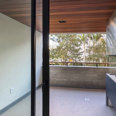 Apartamentos com 210m², 4 quartos, 4 suítes, 2 garagens, no bairro Jurerê em Florianópolis